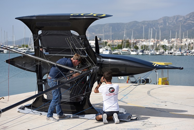 Flying Mantis foiling trimaran