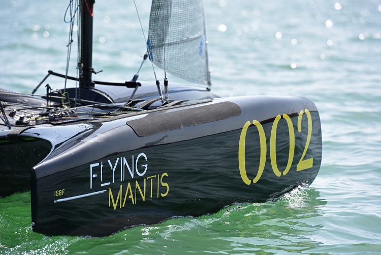 Flying Mantis foiling trimaran